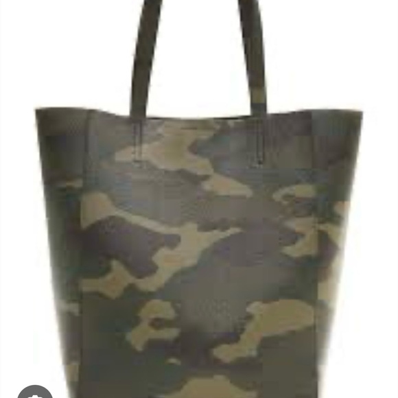 Camo Tote - Picture 3 of 5